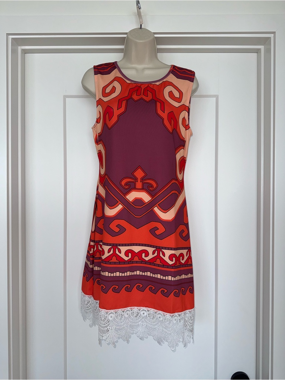 NWOT!  Women’s Large Sleeveless Shift Dress, Baroque Print, White Lace Hem